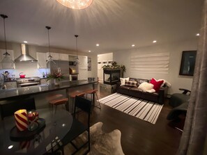 Smart TV, fireplace, books, computer monitors - 3-bedroom townhome in fabulous Mountain Village (Mountain Village)