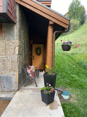 المنطقة المحيطة بالمنشأة