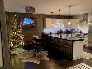 Fridge, microwave, oven, stovetop - 3-bedroom townhome in fabulous Mountain Village (Mountain Village)