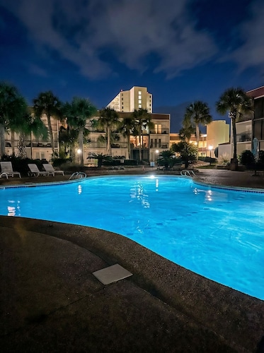 Experience the best of Biloxi. ✨ Luxury 2BR retreat steps from the beach & Casino District. Sophisticated, central, and exclusive. Book now!