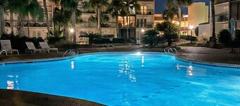Experience the best of Biloxi. ✨ Luxury 2BR retreat steps from the beach & Casino District. Sophisticated, central, and exclusive. Book now!