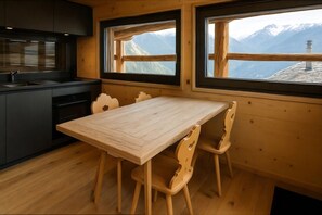 Comfort Chalet, Mountain View | Private kitchen - Les Mayens d'Adrien (Mase)