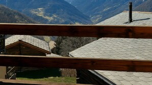 A mountain view from a wooden balcony with a house in the foreground. - Les Mayens d'Adrien (Mase)