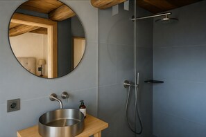 Alpehytte – comfort, fjellutsikt | Bad | Dusj, toalettartikler (inkludert), såpe og sjampo