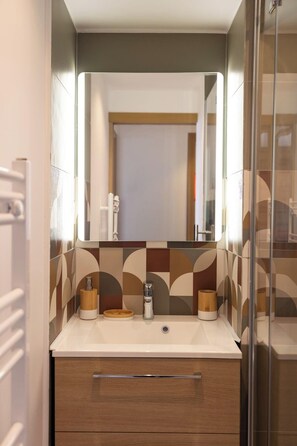 Dusche, Haartrockner, Handtücher
