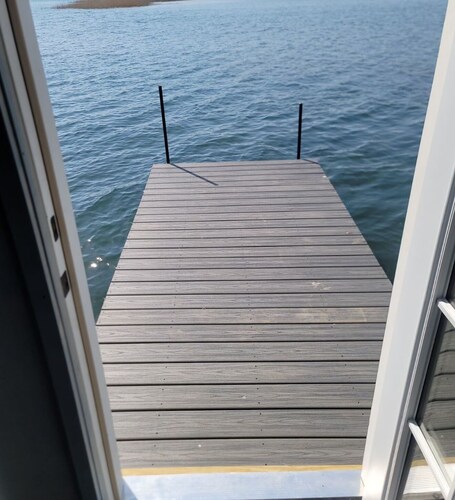 Brand New Water Front Living Island Paradise