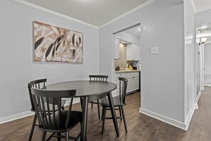 Dining - Modern & Cozy | King Bed | Near Airport + Downtown (Dallas)