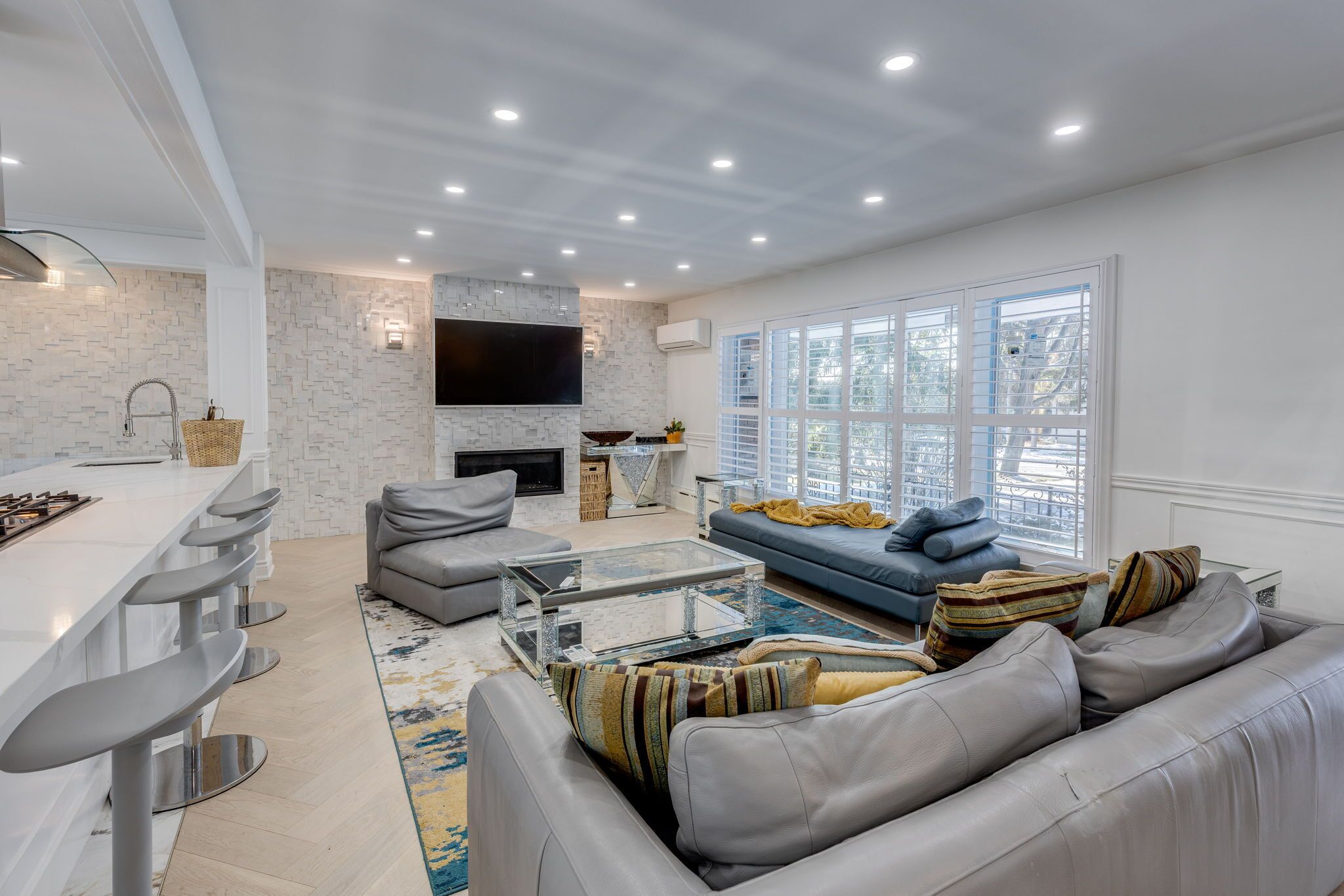 Télévision, cheminée