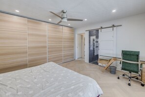 4 bedrooms, desk, iron/ironing board, free WiFi