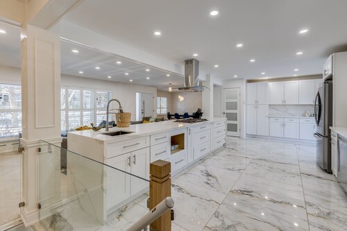 Luxury, Modern Home with Theatre and Games Room