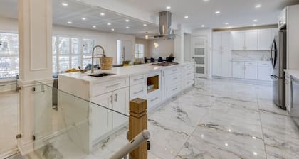 Luxury, Modern Home with Theatre and Games Room