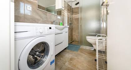 Nice apartment in Gornji Karin with WiFi