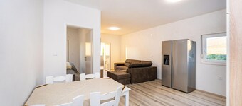 Nice apartment in Gornji Karin with WiFi