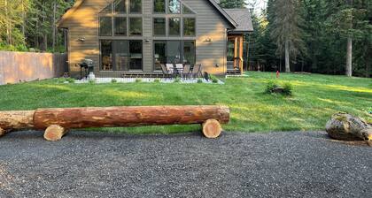 Brand New Prospector's Cabin with Hot-tub