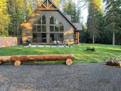 Brand New Prospector's Cabin with Hot-tub