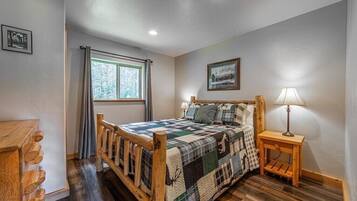 3 bedrooms, iron/ironing board, internet, bed sheets