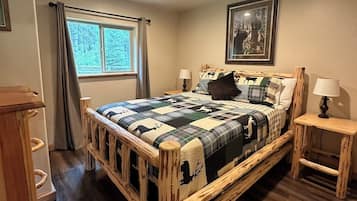 2 bedrooms, iron/ironing board, Internet, bed sheets