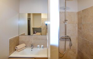 Douche, sèche-cheveux