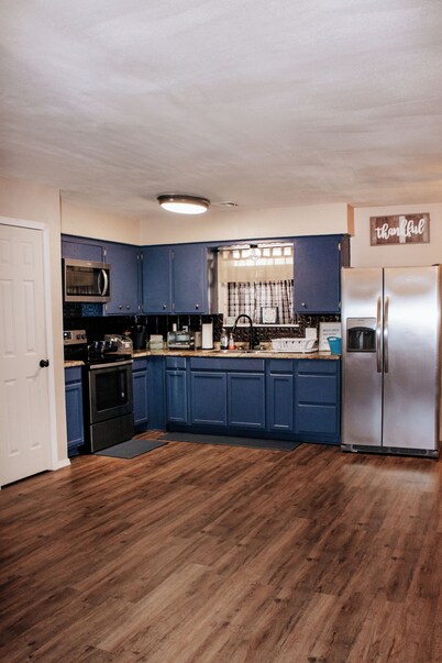Spacious Lake Retreat 3BR Home Near Canton Lake w/ Huge Living Room Boat Parking
