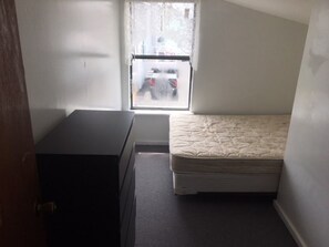 4 bedrooms, WiFi - 4-bedroom Apartment on Hampton Beach Strip (Hampton)