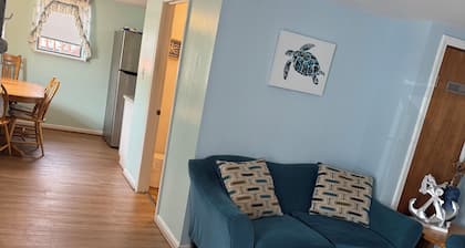 Cozy 4 bedroom unit, 5 min walk from the beach and boardwalk!