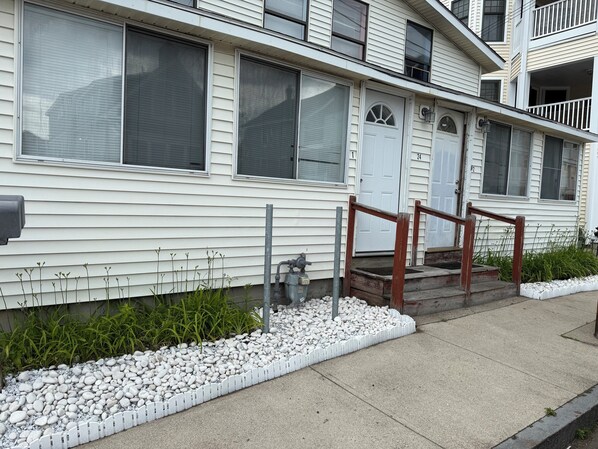 Exterior detail - 4-bedroom Apartment on Hampton Beach Strip (Hampton)
