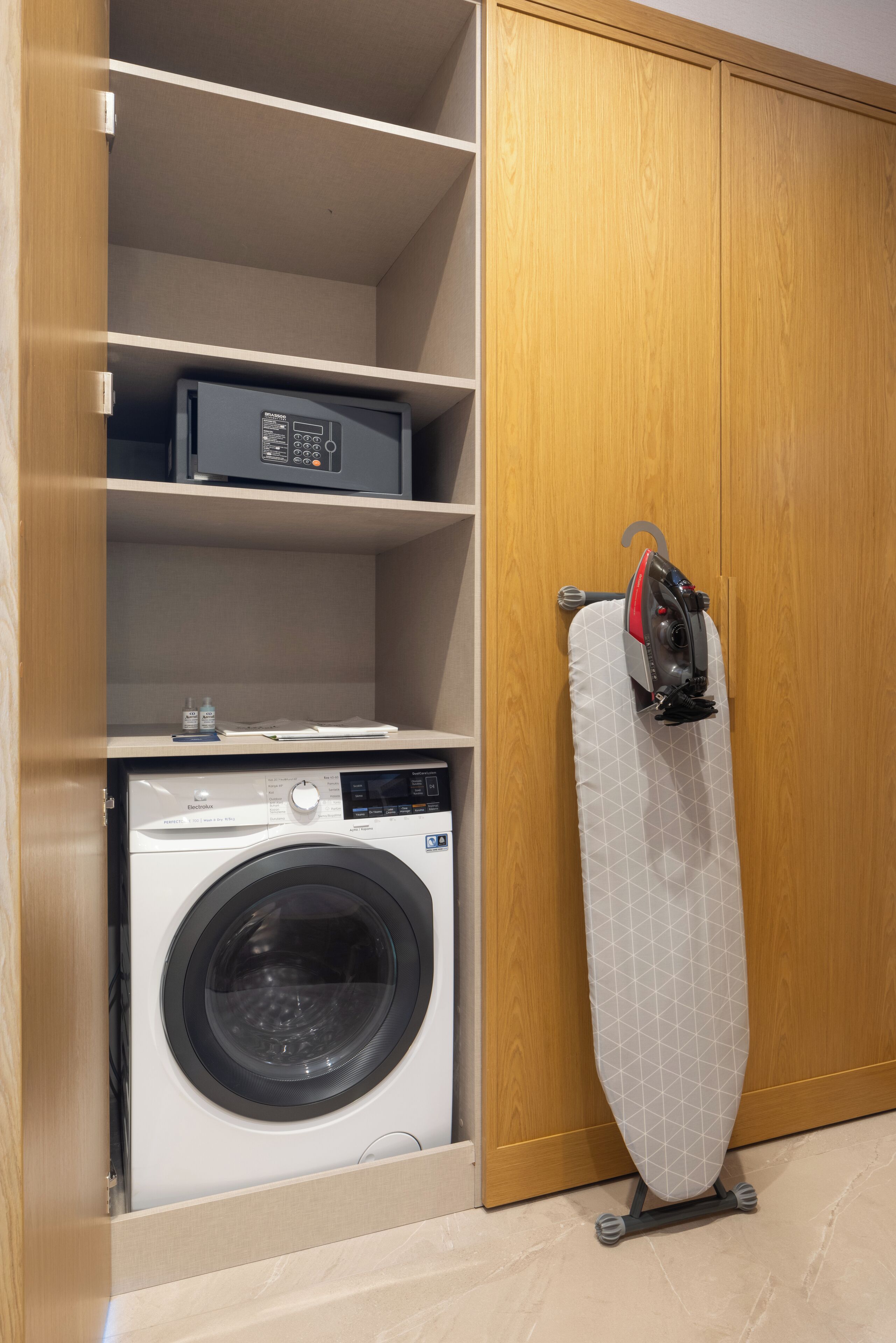 Iron/ironing board