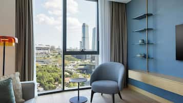 Apartment, 2 Bedrooms, City View | Living room | 72-inch Smart TV with satellite channels, books