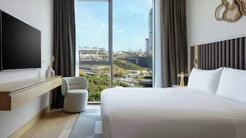 Premium bedding, in-room safe, desk, laptop workspace