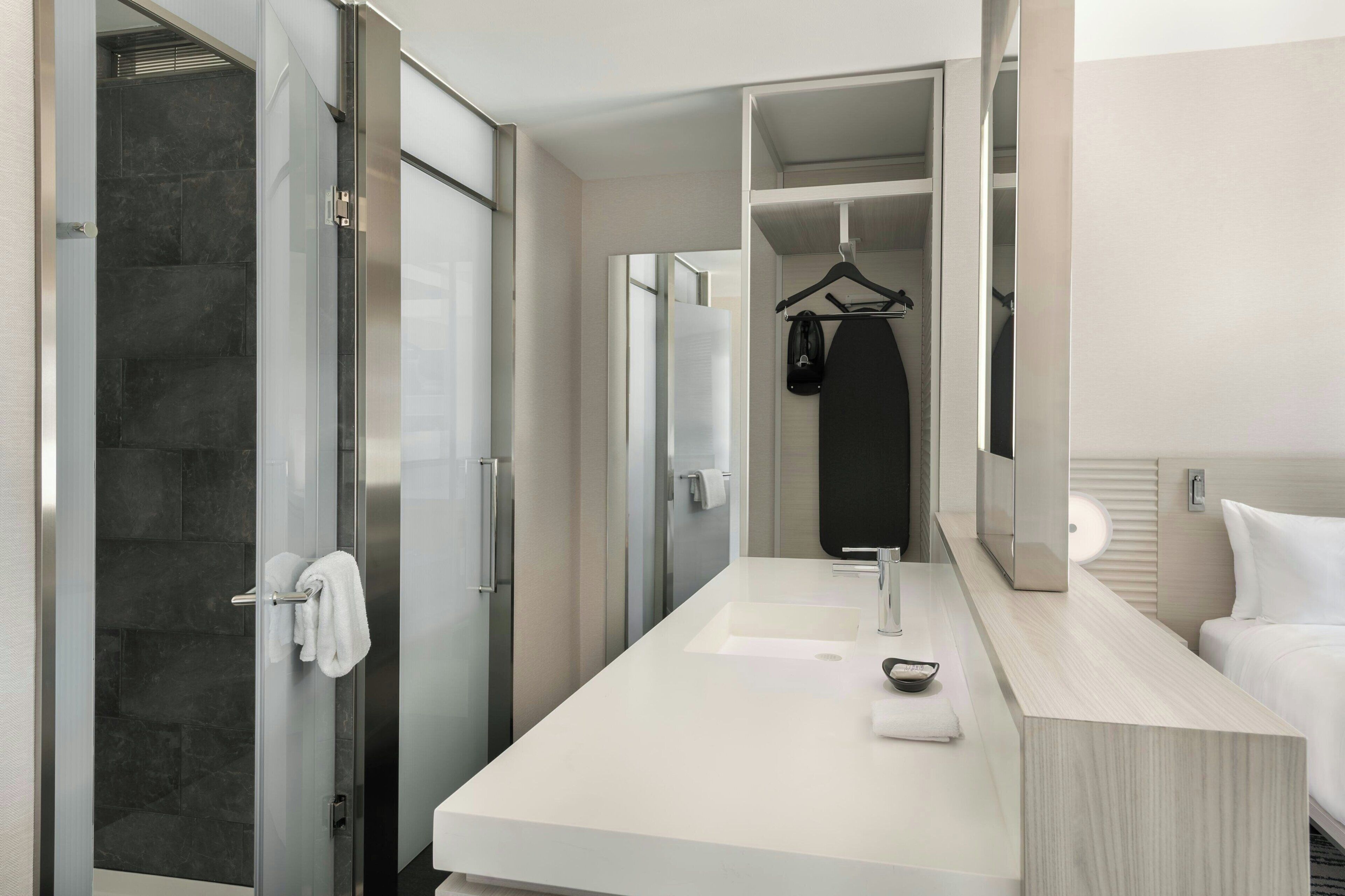 Studio, 1 King Bed | In-room safe, blackout drapes, iron/ironing board, travel crib