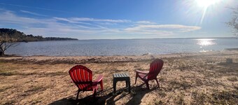 Cozy fisherman cabin step from Lake Sam Rayburn