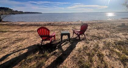 Cozy fisherman cabin step from Lake Sam Rayburn