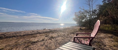 Espreguiçadeiras, toalhas de praia