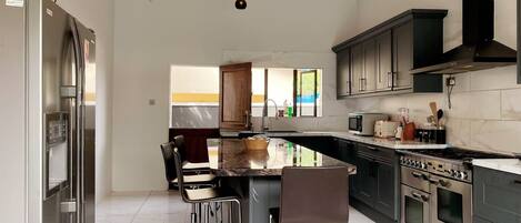 Mikrovågsugn, ugn och spishäll