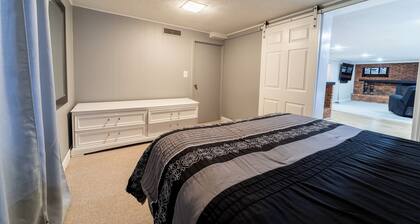 Large groups, family and friends. 6 BR, 2.5 Bathrooms, Great Outdoor space