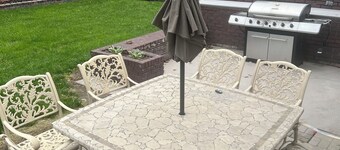 Large groups, family and friends. 6 BR, 2.5 Bathrooms, Great Outdoor space