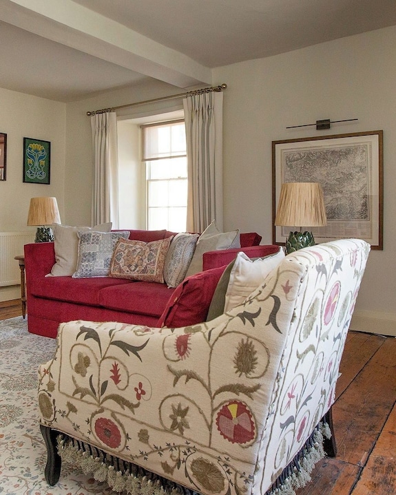 Spacious 3 Bedroom Home Over 2 Floors - Cirencester