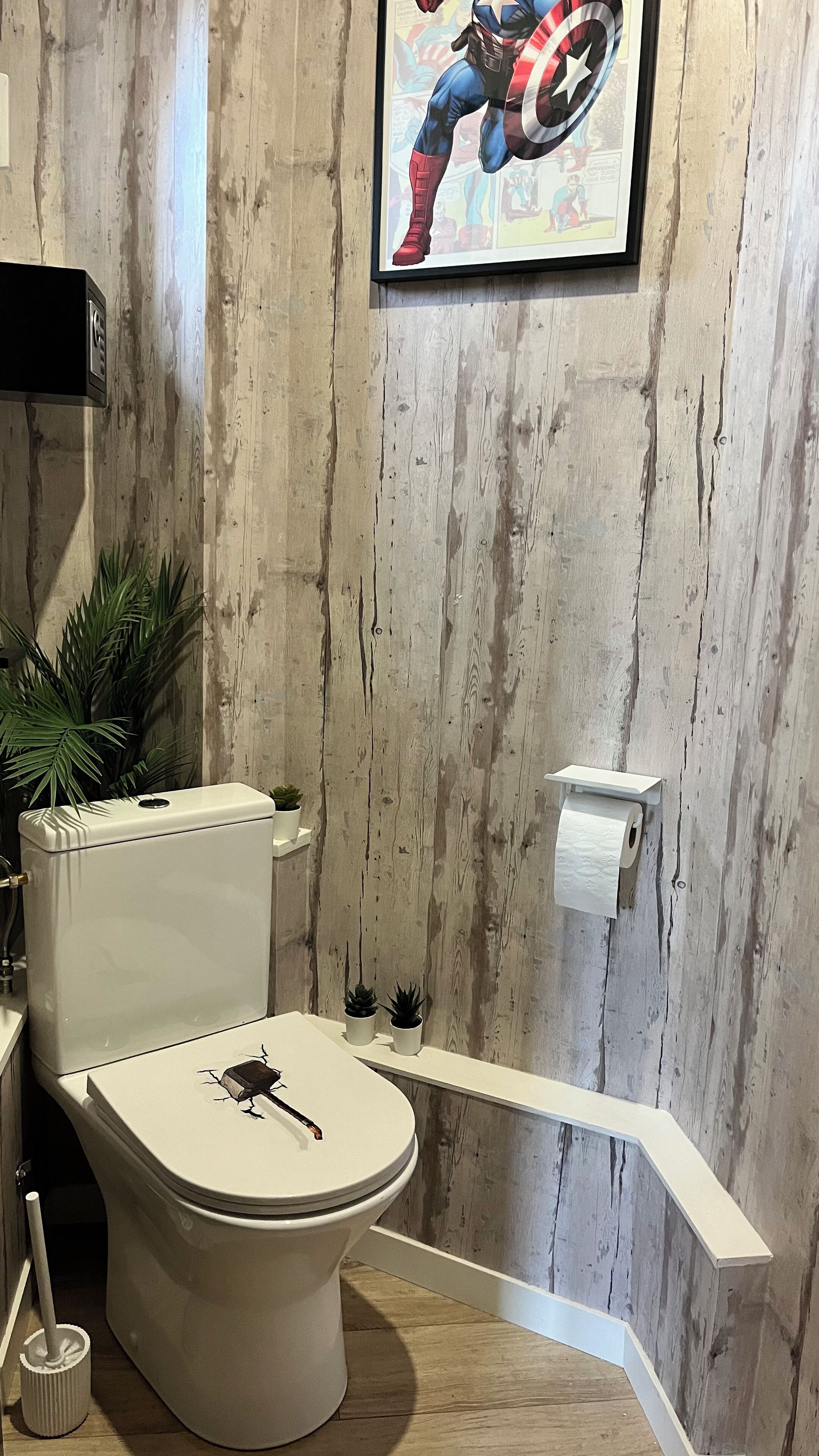 Een douche, een haardroger, handdoeken, zeep