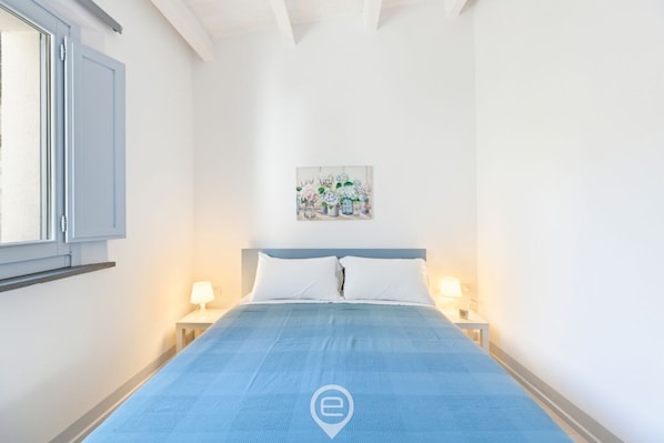 3 bedrooms, in-room safe, bed sheets