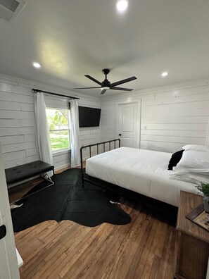 3 makuuhuonetta, silitysrauta/-lauta, Wi-Fi, vuodevaatteet