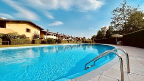 Pool - Topazio Apartment - Vista piscina a 150m dal Lago (Sirmione)
