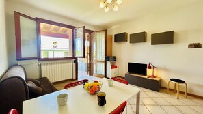 Dining - Topazio Apartment - Vista piscina a 150m dal Lago (Sirmione)