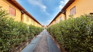 Property grounds - Topazio Apartment - Vista piscina a 150m dal Lago (Sirmione)