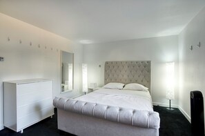 2 bedrooms, iron/ironing board, WiFi, bed sheets - Cozy 2-bedroom condo in terrific Old Town Scottsdale with WiFi, AC, and patio (Scottsdale)