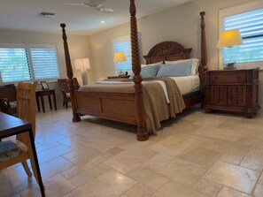 3 bedrooms, desk, iron/ironing board, travel crib