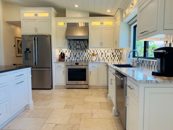 Fridge, microwave, oven, stovetop - Fully Renovated 2024 Amazing Updates! (Sanibel)