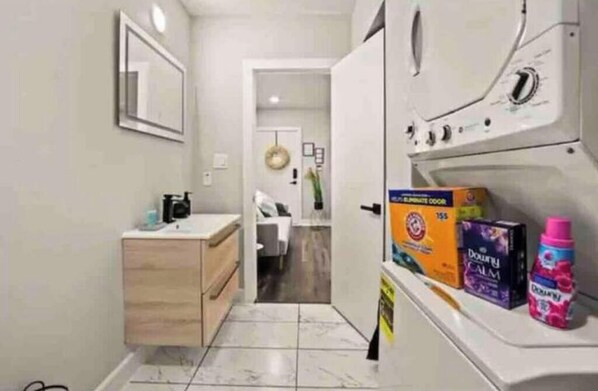 Interior - Renovated Lux-Mod 1 BR Condo (Dallas)