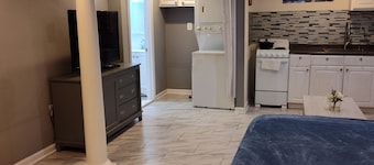 Chic studio with WiFi and AC in beautiful Rockville MD.