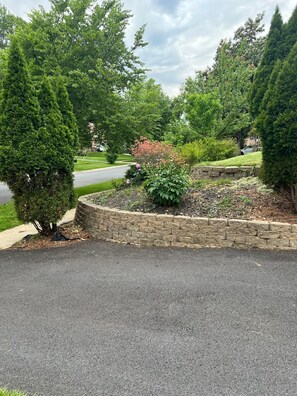 Property grounds - Chic studio with WiFi and AC in beautiful Rockville MD. (Rockville)