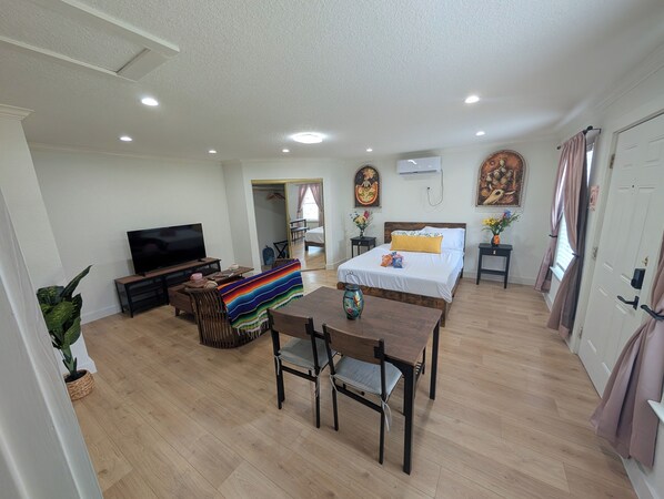 1 chambre, fer et planche à repasser, lit de bébé portatif, Wi-Fi